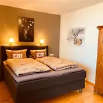 Chalet Platzhirsch Zillertal Panoramablick Sauna Ski out